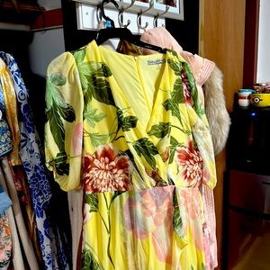 Danny and Nicole yellow floral dress short sleeve worn once size 16